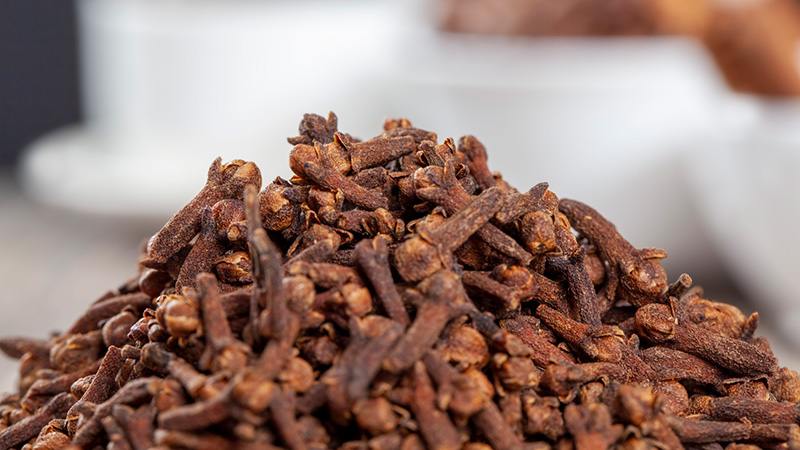 Какво представлява карамфилът?